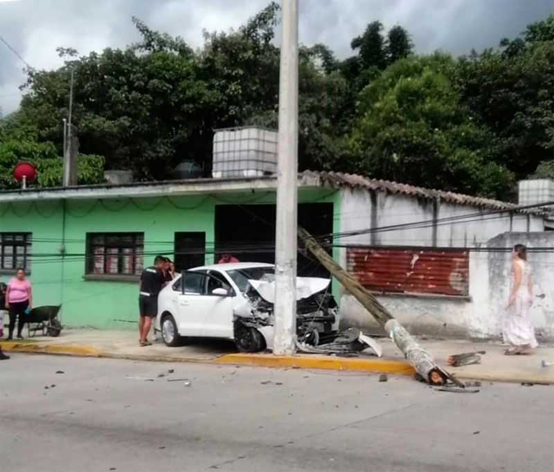 Profesor Termina La Parranda Chocando Con Una Vivienda Y Poste En Orizaba