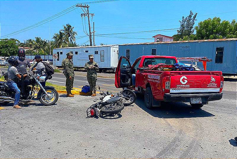 Camioneta Le Cierra El Paso Y Motociclista Sale Volando