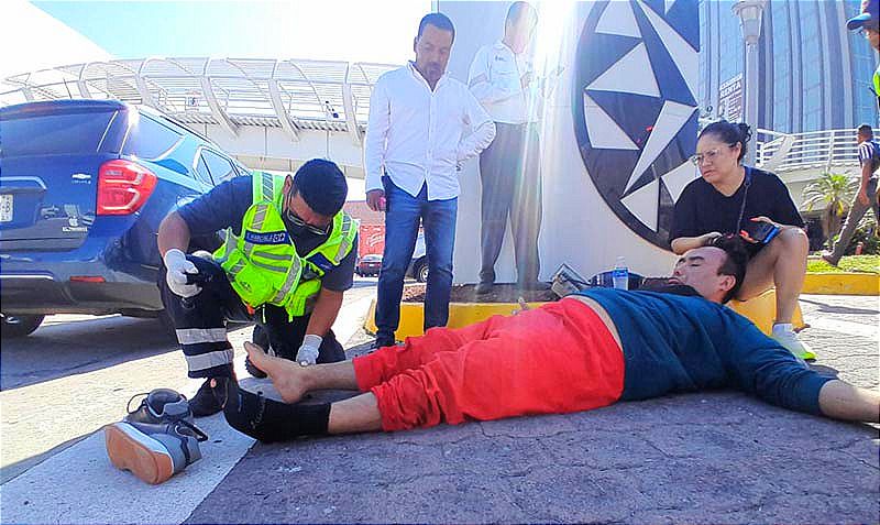 MOTOCICLISTA SE IMPACTA CONTRA CAMIONETA En el Bulevar Ruíz Cortines