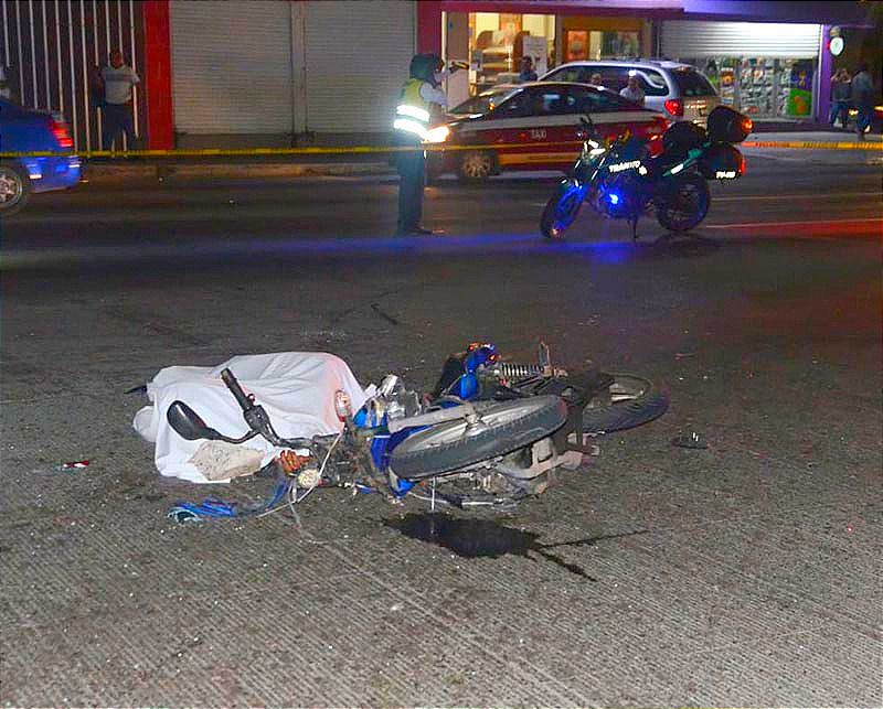 OTRO MOTOCICLISTA PIERDE LA VIDA Chocó contra un Auto en el Bulevar