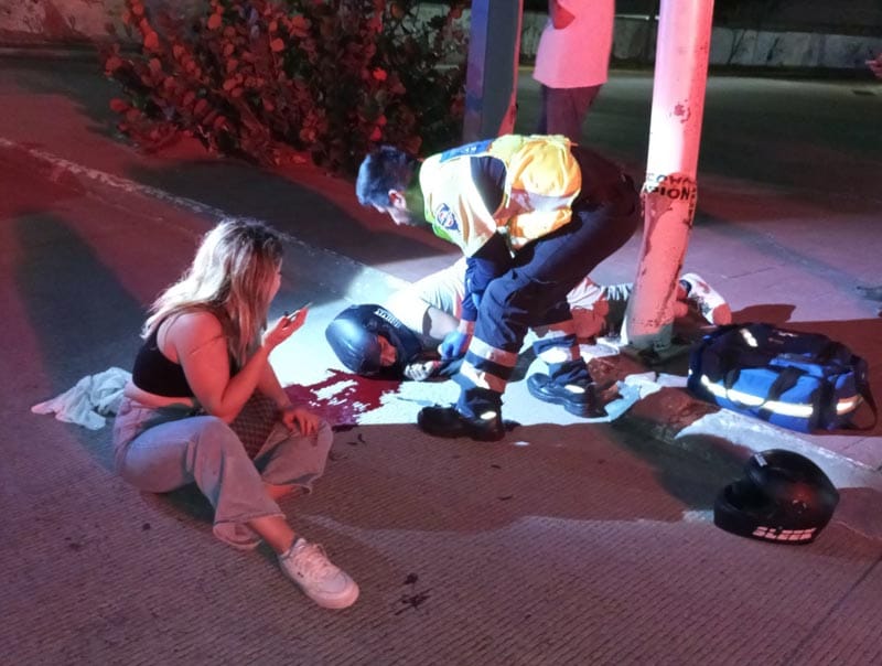 Motociclista Se Mata Al Estrellarse Contra Luminaria