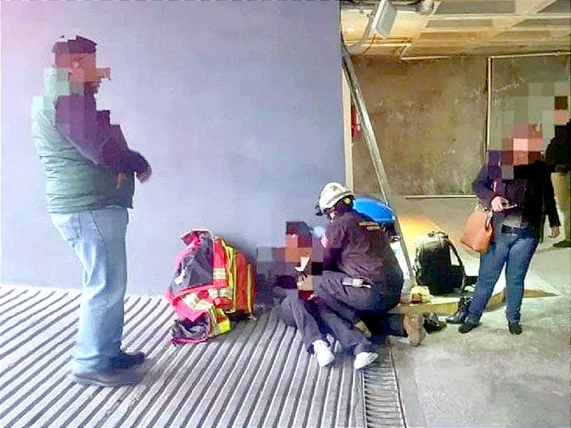 CAE ELEVADOR CON 11 PERSONAS EN HOSPITAL DE MONTERREY