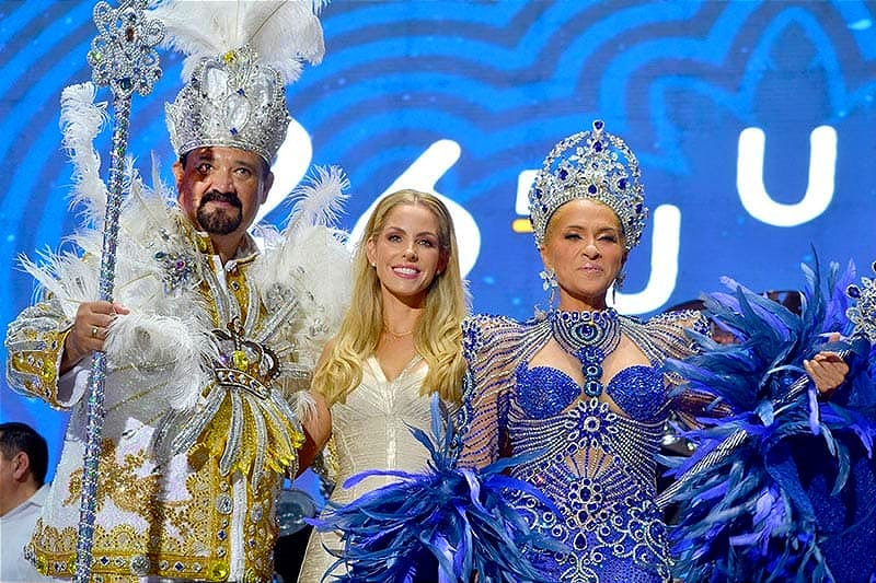 Coronan A Yuri I Reina De La Alegr A Del Centenario Del Carnaval