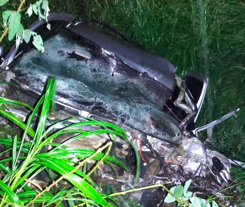 DEJA UN MUERTO ENCONTRONAZO EN LA AUTOPISTA AUTO VS TRAILER