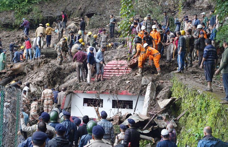 ¡Al Menos 48 Muertos Por Inundaciones Y Aludes!