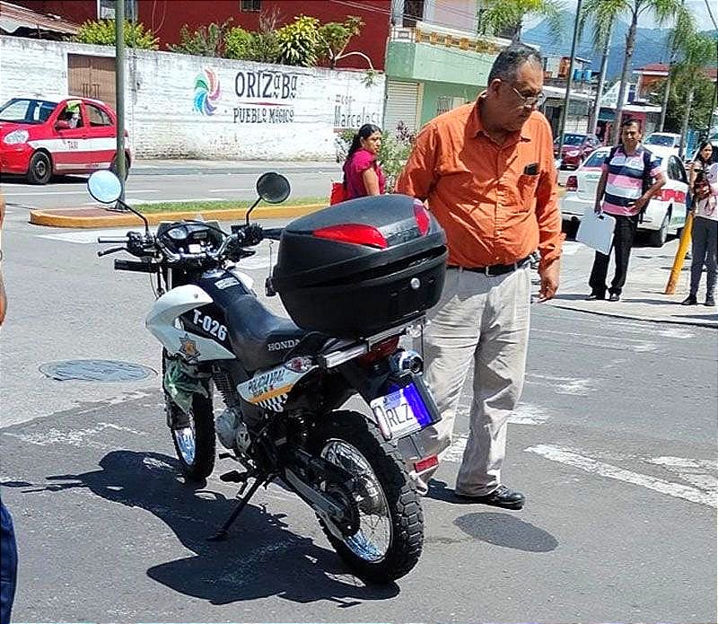 ¡“OVNI” EMBISTE Y DEJA HERIDO A MOTO-PATRULLERO!