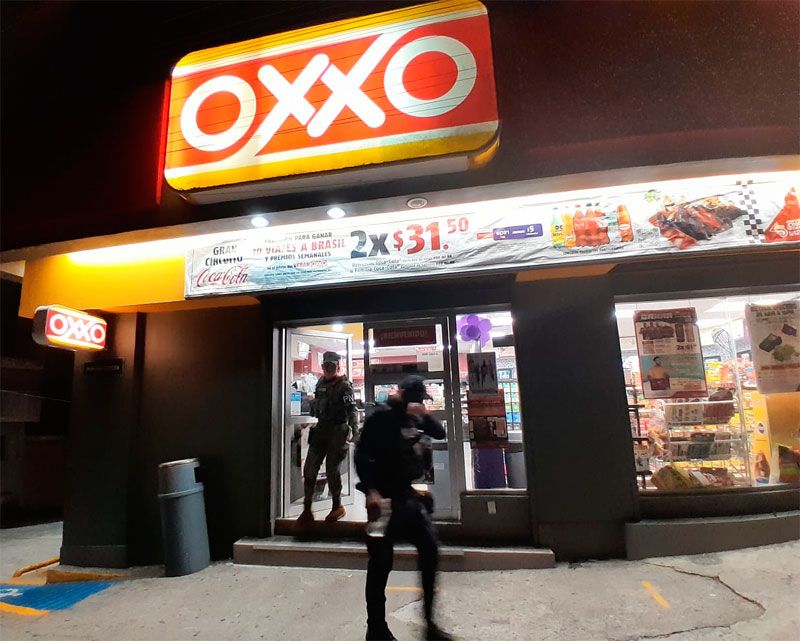 ¡ASALTAN TIENDA OXXO EN LA 21 DE ABRIL!