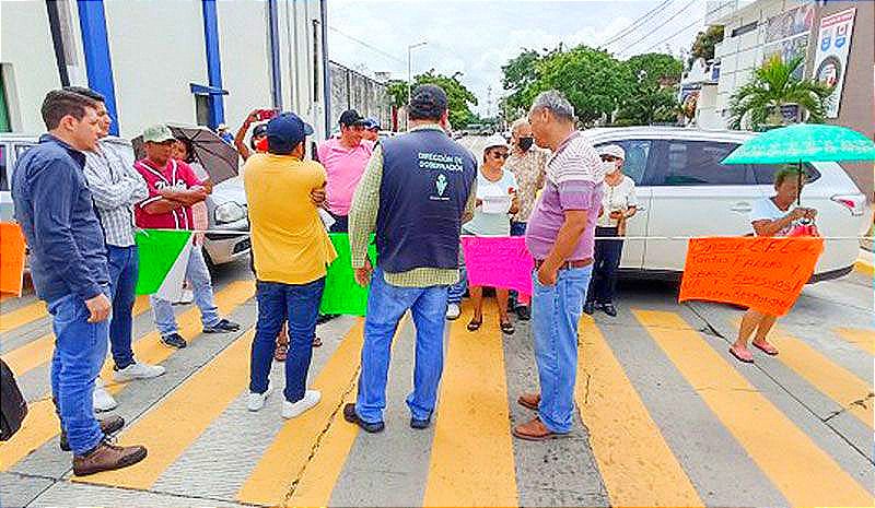 ¡MÁS PROTESTAN POR APAGONES!