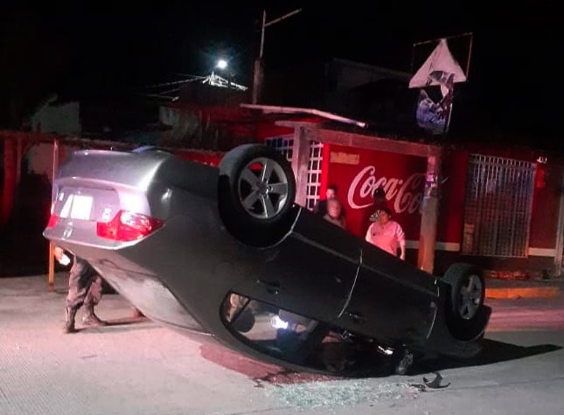 VUELCA VEHICULO EN MARIANO ESCOBEDO