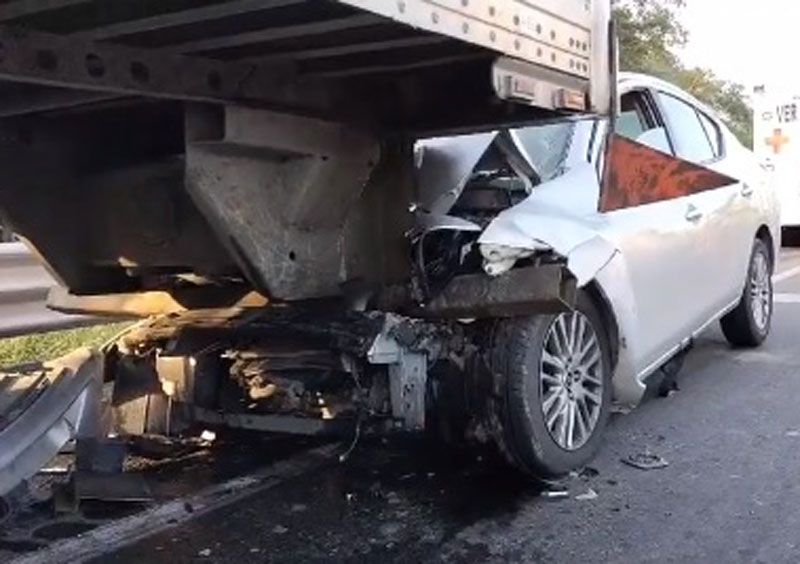 ¡Turistas poblanos se impactan contra tráiler!