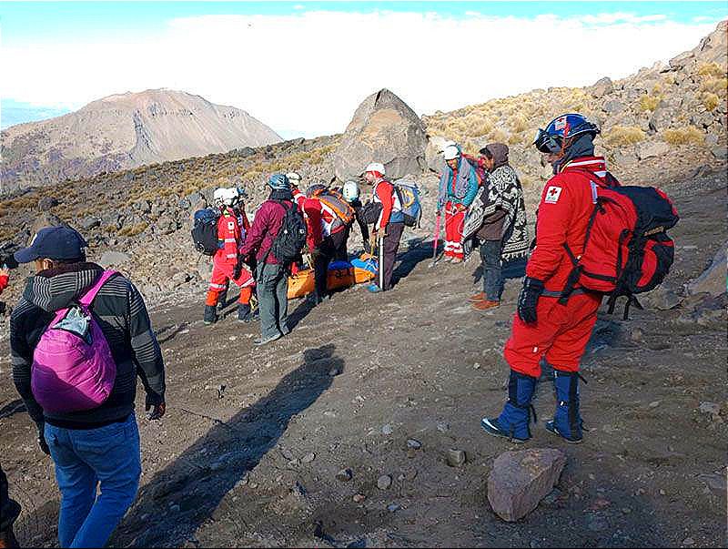 ¡VELAN A LOS ALPINISTAS QUE MURIERON EN EL PICO!