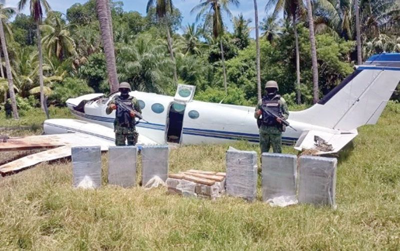 AVION CON 460 KILOGRAMOS DE COCAINA CAE EN CHIAPAS