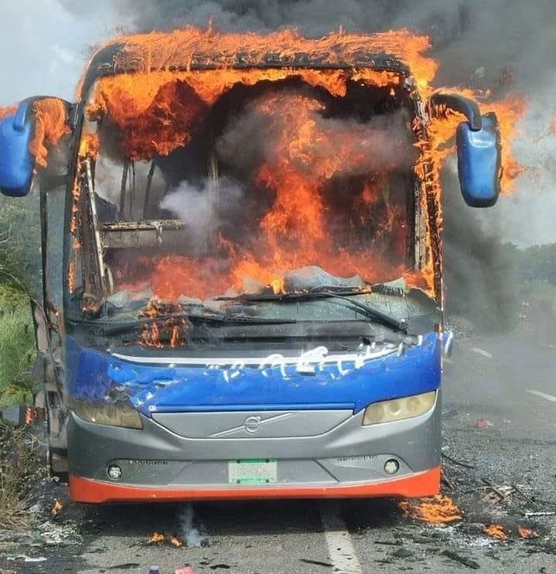 ¡Se incendia autobús dónde viaja equipo infantil de béisbol!