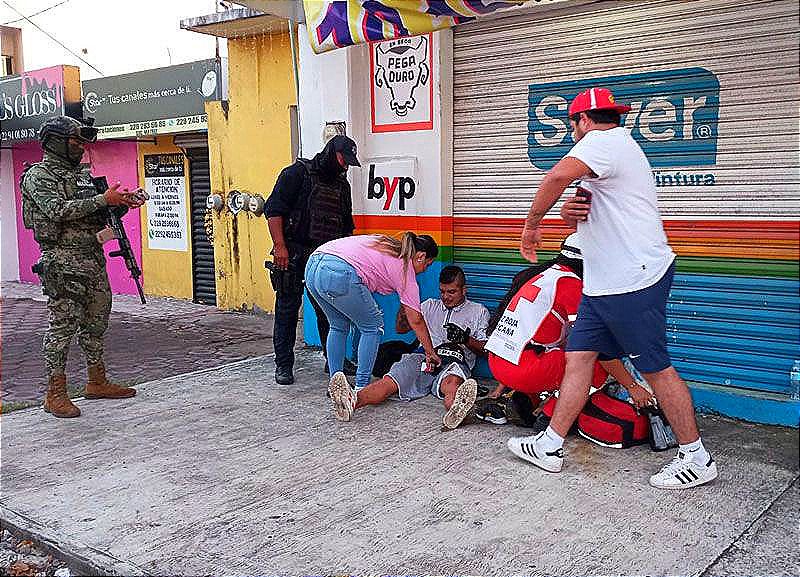 ¡PAPÁ E HIJO SE IMPACTAN CONTRA AUTOBÚS DE AU! -Otro Motoclicletazo en la Valente Diaz