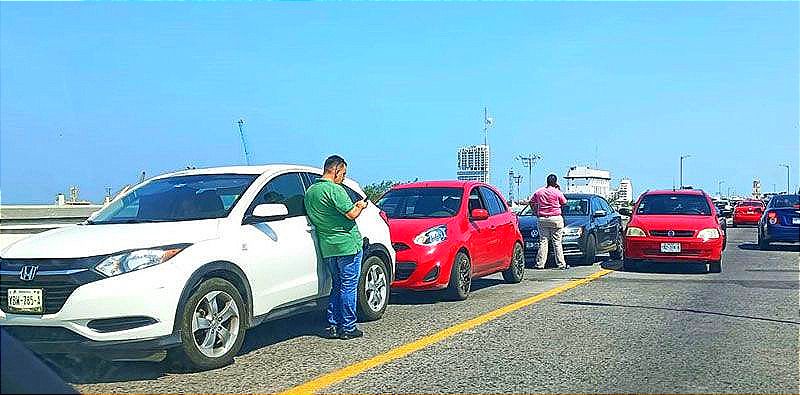 ¡DOS CARAMBOLAS EN EL PUENTE MORELOS!