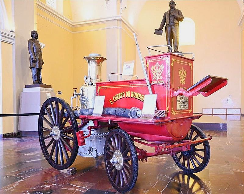 ¡HACEN HOMENAJE A BOMBEROS CON MEGA-EXPO DE FOTOGRAFÍA!