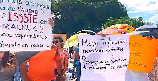 NI CURITAS! Protestan por Falta de Medicamentos en el ISSSTE