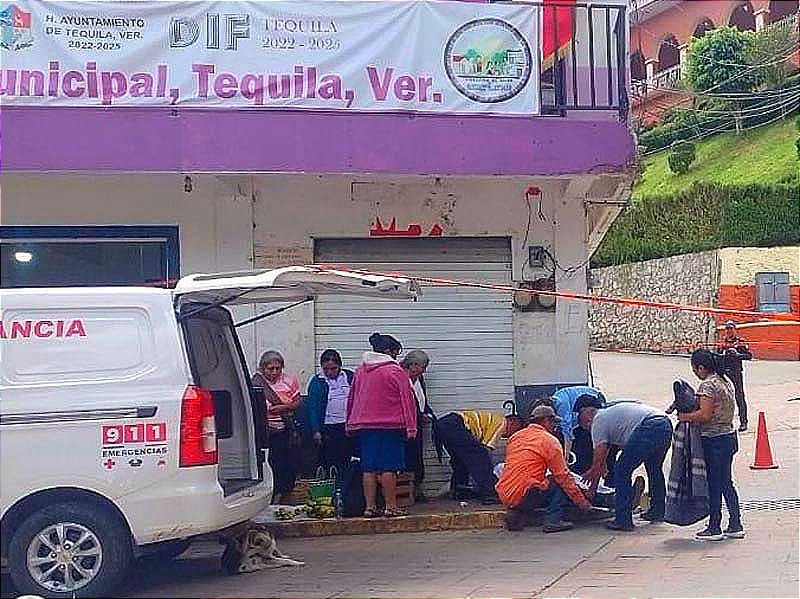 ¡COMERCIANTE PIERDE LA VIDA AFUERA DEL DIF! -Derrepente se Sintió Mal y Cayo Inconciente