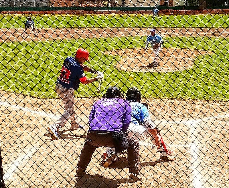 ¡PANZERS, POLLOS Y COMPADRES, TOMAN VENTAJA EN EL SOFTBOL! -*Ganan a Sección 9, Bronxs y Bankeros