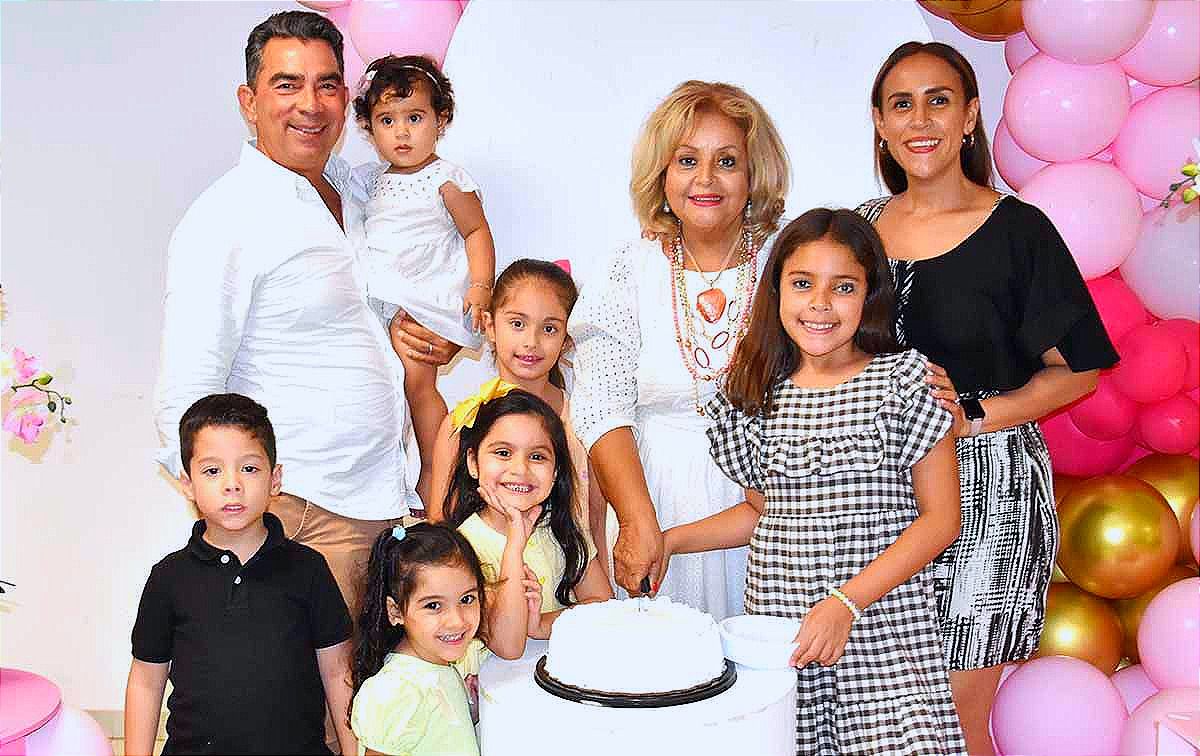 ¡GRAN FESTEJO EN SU CUMPLEAÑOS PARA DÉBORA VIVES!