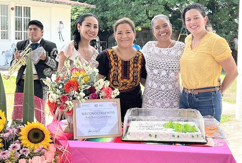 SE RETIRÓ DE LAS AULAS LA MAESTRA BEATRIZ SALDAÑA