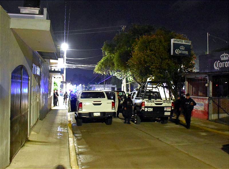 ¡MUJER ENFRENTA A CRIMINALES Y LA ASESINAN A BALAZOS! -Se metieron a su casa para robarle