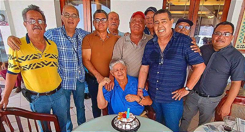 RAMÓN FERRER Y CARLOS URQUIDI FESTEJARON SUS CUMPLEAÑOS...