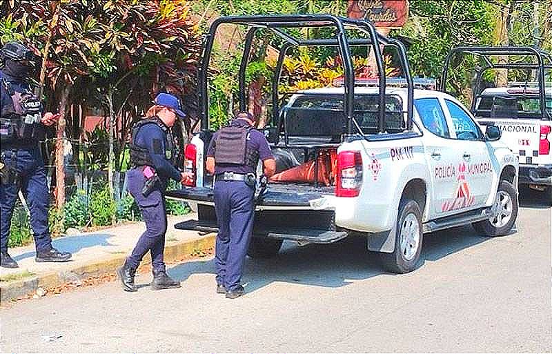 ¡EMPISTOLADOS SE TIROTEAN CON POLICÍAS! Hubo Un Detenido y Pánico en Pobladores de Agua Dulce