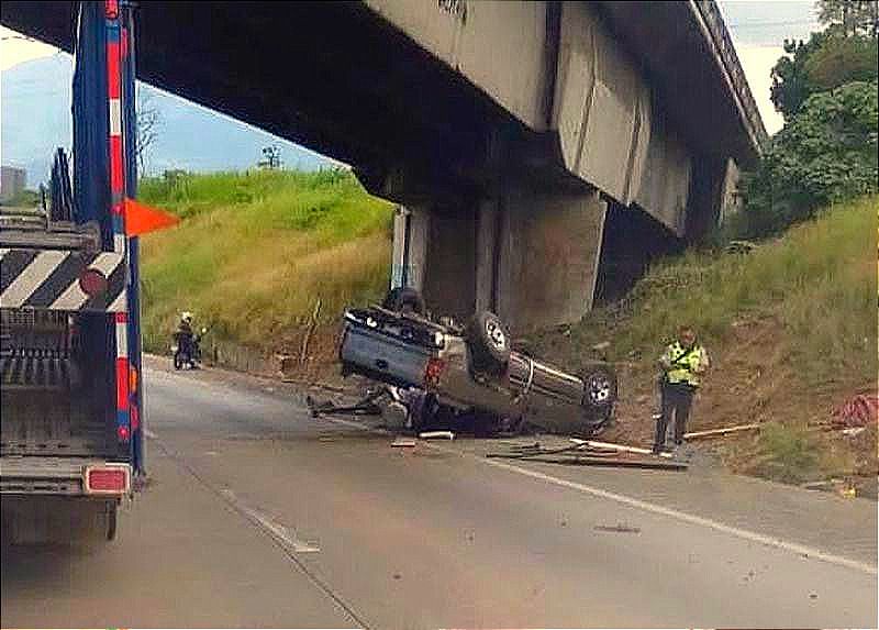 ¡TRES HERIDOS DEJA UNA CAMIONETA QUE CHOCÓ CONTRA EL PUENTE! -En la Autopista Córdoba-Orizaba