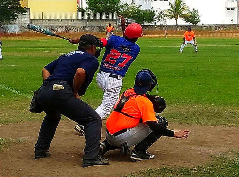 ¡COMPADRES, POLLOS Y PANZERS, POR EL TÍTULO EN EL SOFTBOL!