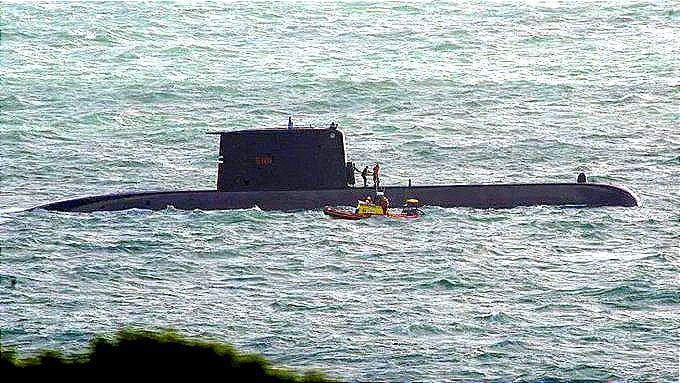 ¡MUEREN TRES EN SUBMARINO SUDAFRICANO, ESPERANDO EL HELICÓPTERO!