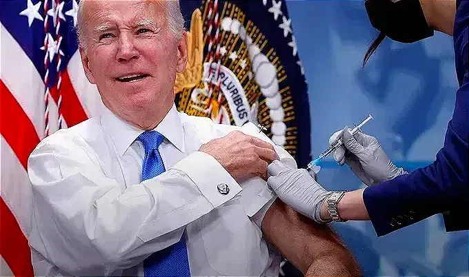 ¡SE LA PONE JOE BIDEN! -La Vacuna Actualizada Contra COVID