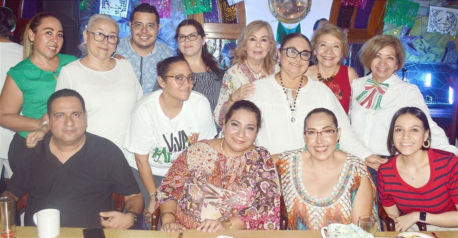 MAESTROS FESTEJAN LA INDEPENDENCIA DE MÉXICO -En Hotel en la Zona de Mocambo