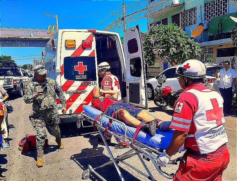 ¡MOTORIZADO LESIONADO EN EL PUENTE DE CUAUHTÉMOC!