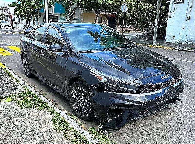 ¡LLEGUESITO QUE TERMINA CON EL ESTUDIANTE EN LA BANQUETA! REGRESABA DEL TECNOLÓGICO DE BOCA