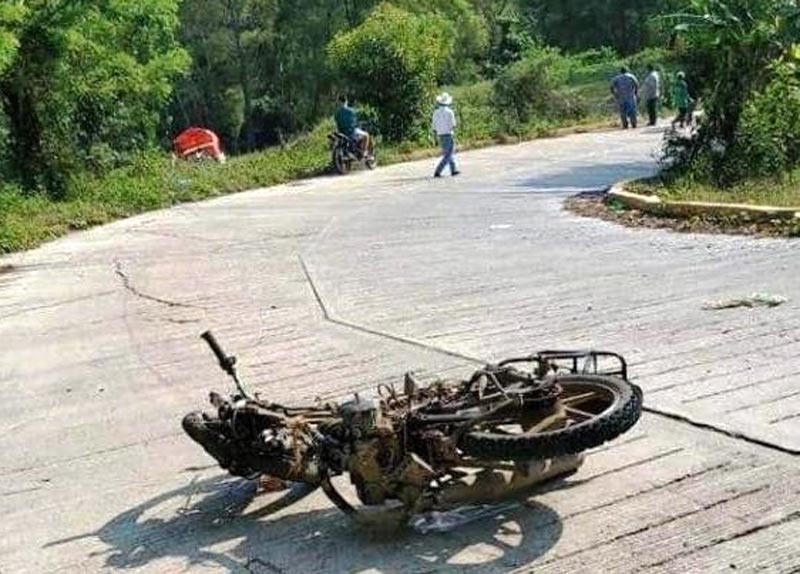 ¡MUERE CAMPESINO EN MOTOCICLETAZO!