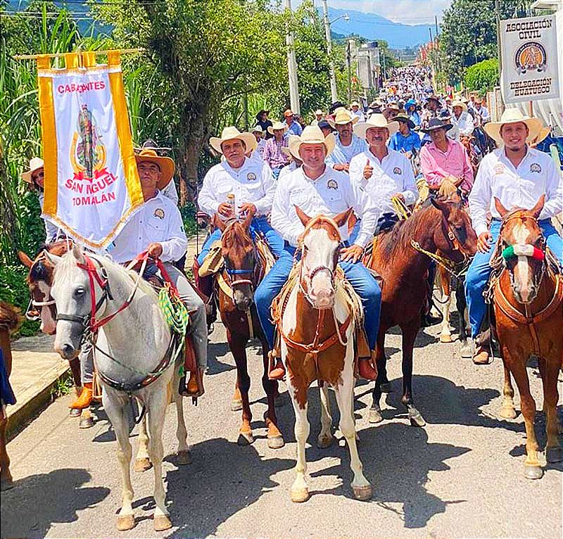 ¡CABALGATA! -Dos mil amazonas y jinetes veracruzanos y de otros estados del país participarán en la mega cabalgata