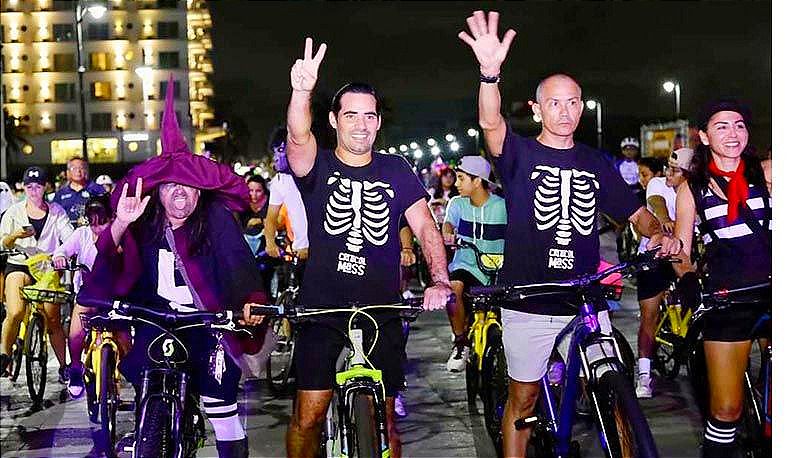 ¡DE LUJO EL CRITICAL MASS EN LA MACROPLAZA DEL MALECÓN! -Familias se dieron cita al gran evento disfrazados