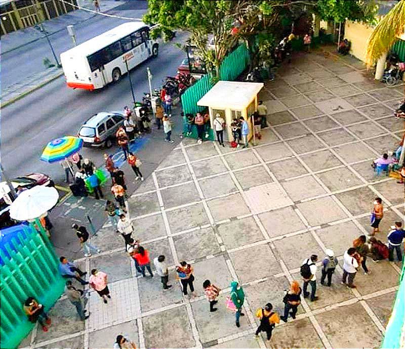 ¡SE BLOQUEAN LAS PUERTAS! -Ahora el elevador del Hospital General de Zona 71