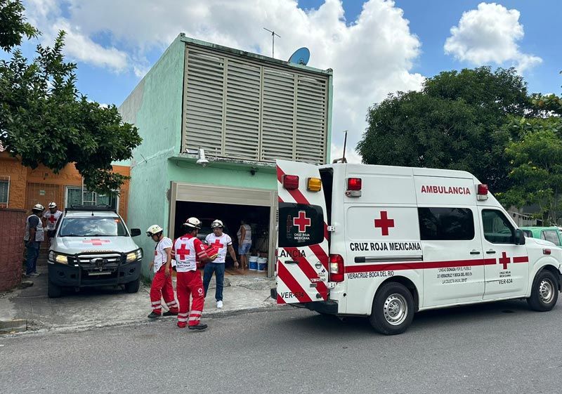 ¡RESBALA Y CAE DEL TECHO DE SU CASA! -Estaba Impermeabilizando