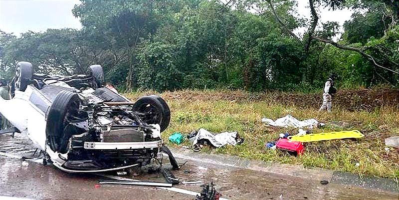 ¡VOLCADURA MORTAL EN LA AUTOPISTA CÓRDOBA-VERACRUZ! -Un muerto y cuatro heridos