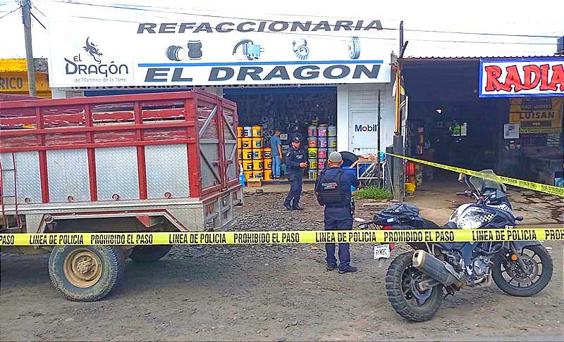 ¡TIROTEA Y MATA A UN COMPRADOR DE NARANJA! -Quedó tendido a un costado del mostrador con un balazo en la espalda