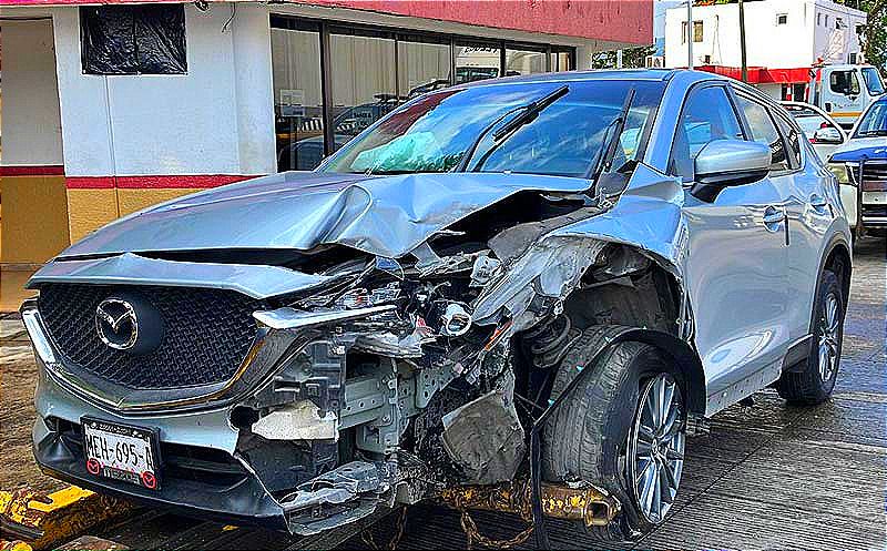 ¡Y SE IMPACTA OTRA CAMIONETA CONTRA LA CASETA DE FORTÍN!