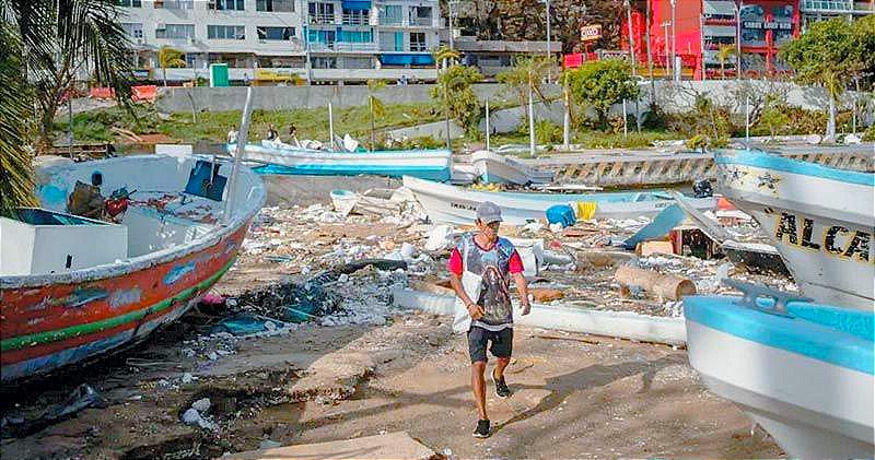 ¡YATES EN ACAPULCO SE HUNDIERON Y ALGUNOS CUIDADORES ESTÁN PERDIDOS!