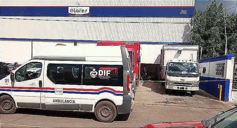 ¡ASESINAN DE 4 BALAZOS A UN TRABAJADOR DE TIENDAS LORES! -En la Avenida Flores Magón de Ciudad Isla, LO BALACEARON EN LAS ESCALERAS DE LA BODEGA