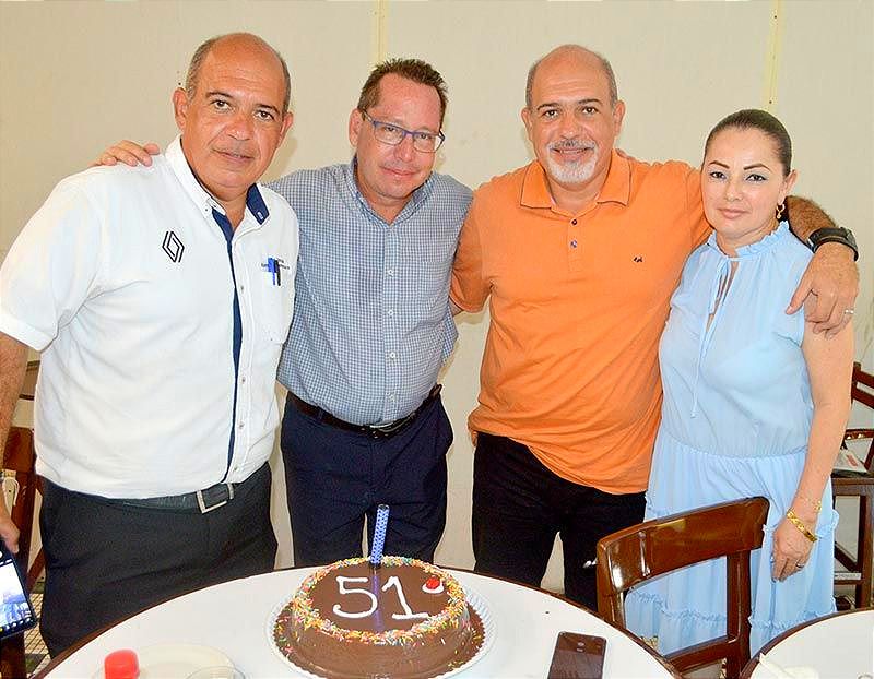 CARLOS Y JORGE FESTEJARON SU CUMPLE 51!