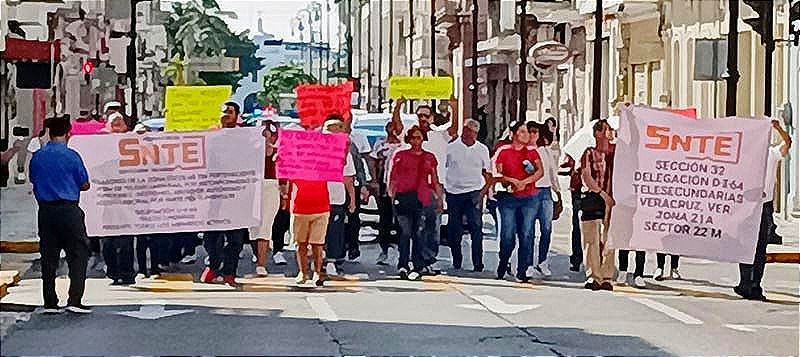 ¡MARCHA DE MAESTROS! -Exigen Destitución de Supervisor por Acoso