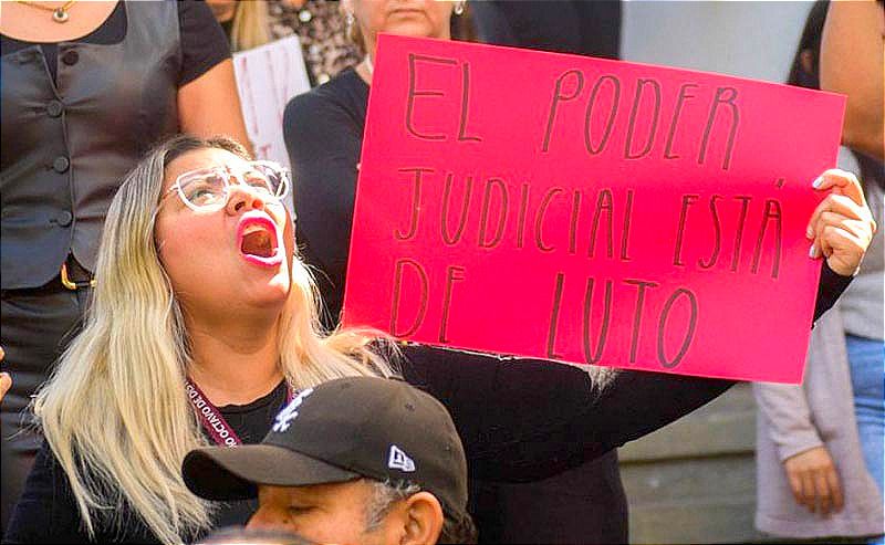 ¡“NO SOMOS FLOJOS”! -Protestaron en el Senado trabajadores del Poder Judicial