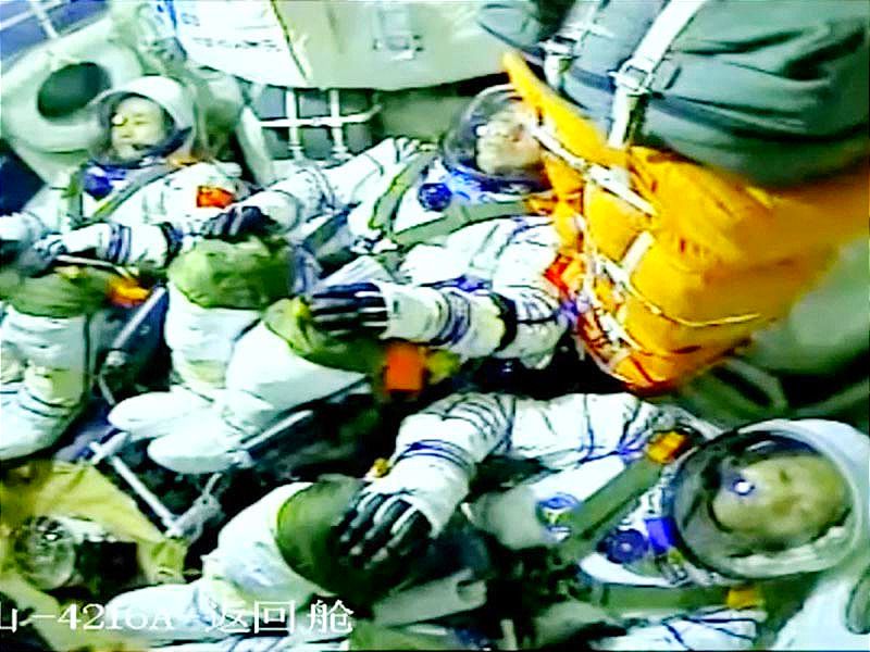 ¡ASTRONAUTAS CHINOS REGRESAN DE MISIÓN 'EXITOSA'!