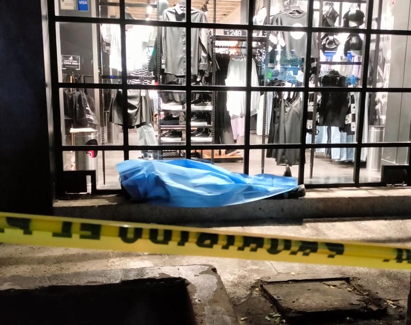 ¡FALLECE AFUERA DE LA TIENDA “CUIDADO CON EL PERRO! -En la zona de mercados